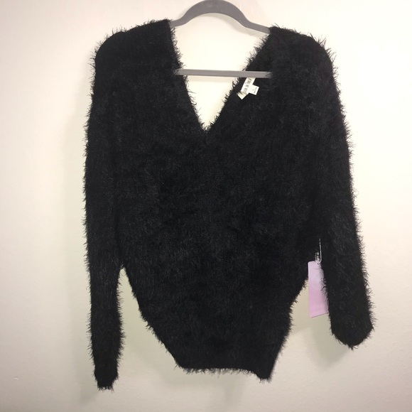 NWT🎈 Fuzzy V neck Knot soft sweater - Picture 3 of 4